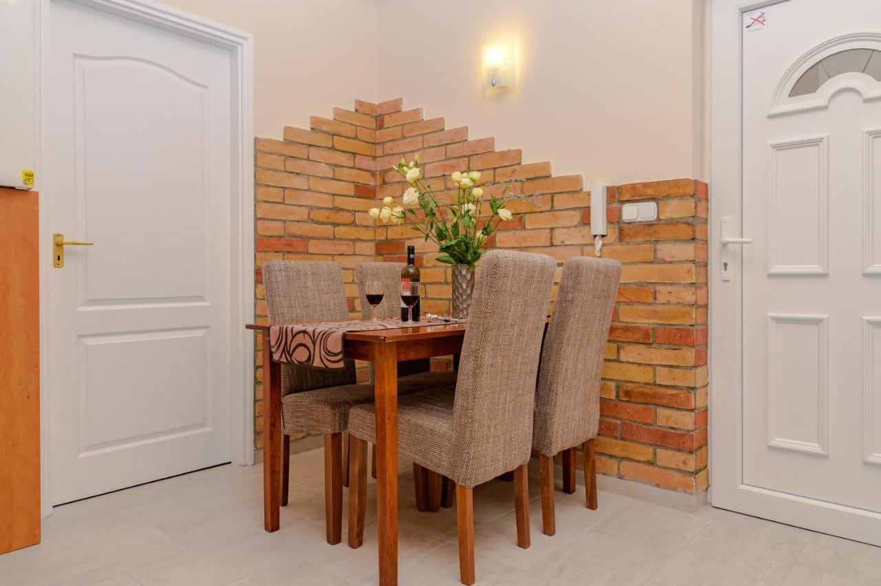 ILLÉS Apartmanok II. Hajduszoboszlo Bagian luar foto