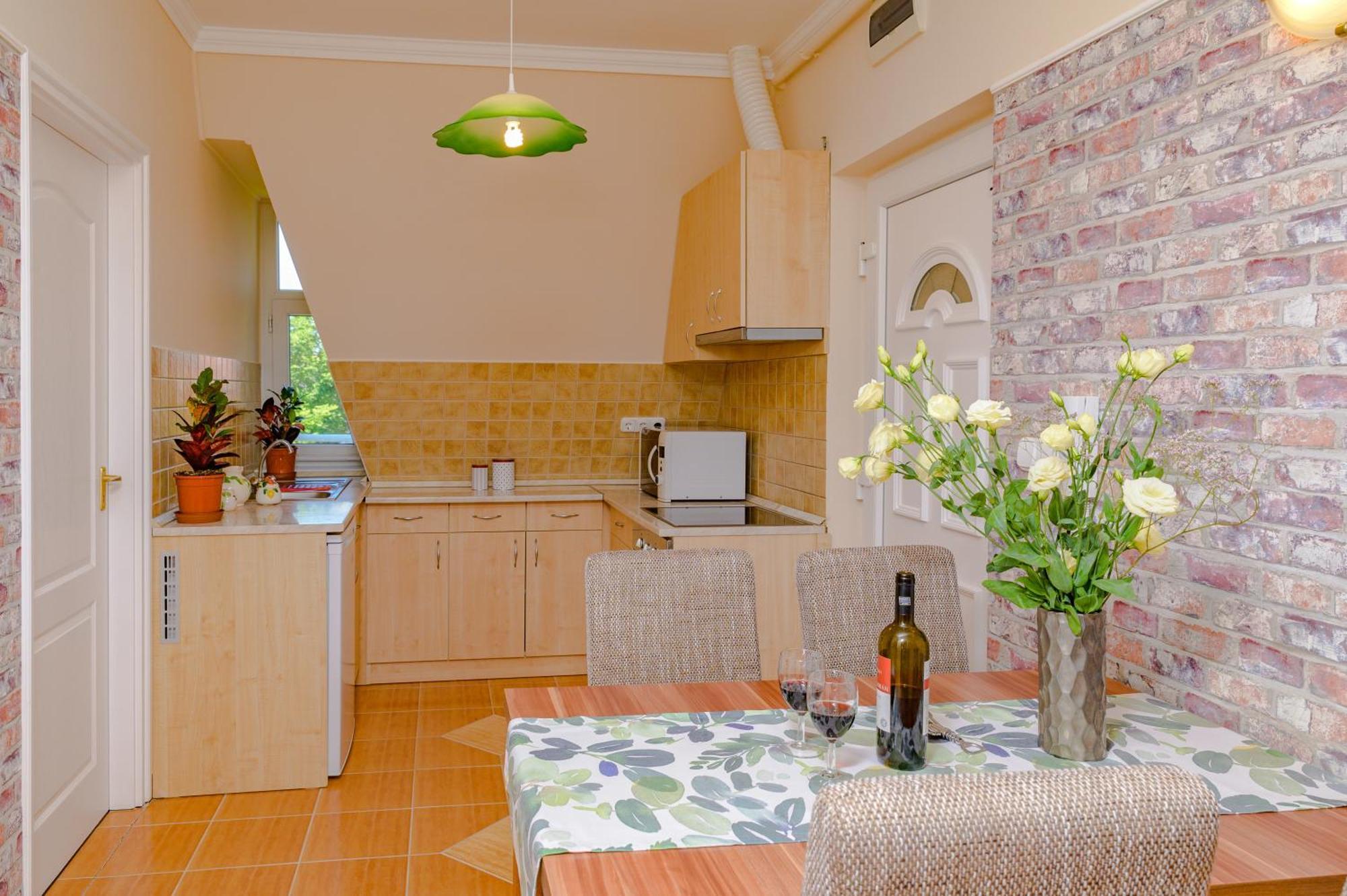 ILLÉS Apartmanok II. Hajduszoboszlo Bagian luar foto