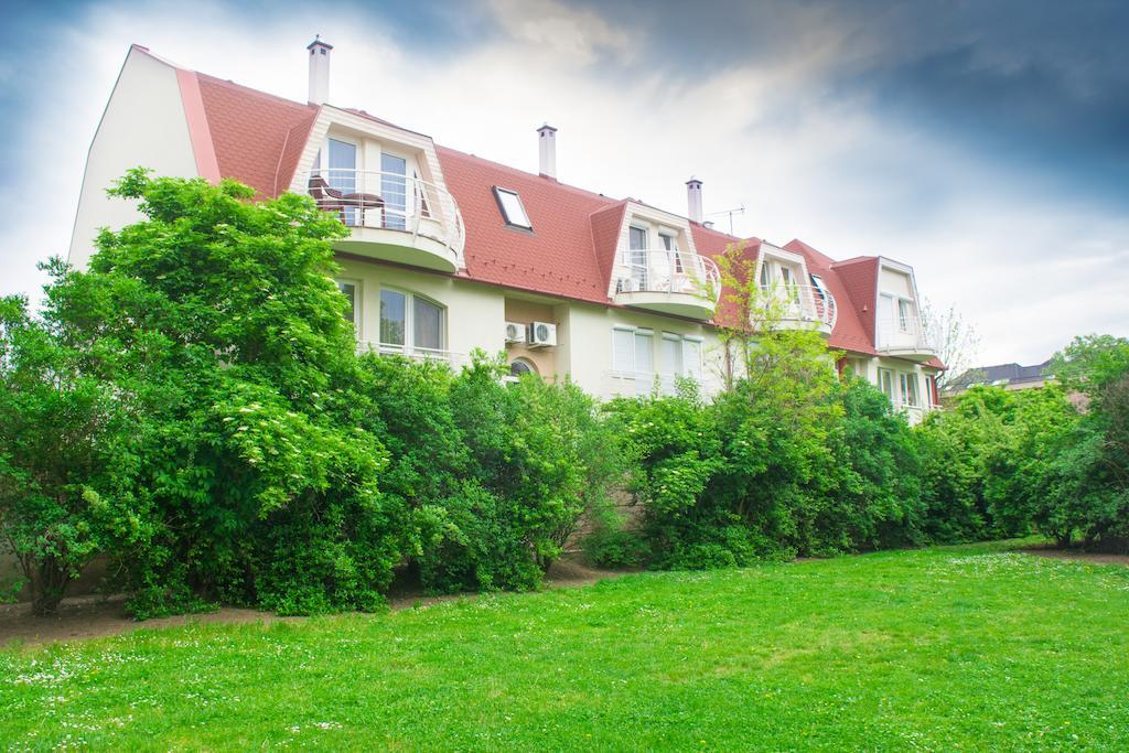 ILLÉS Apartmanok II. Hajduszoboszlo Bagian luar foto